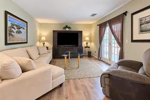 810 Woodland Ct, Coram, NY 11727 - Photo 3