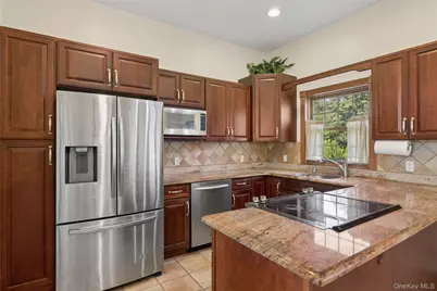 471 Southport Street, Ronkonkoma, NY 11779 - Photo 9