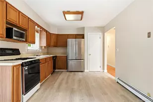 21 Lisa Ct, Shirley, NY 11967 - Photo 9