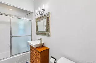 800 Washington Dr, Centerport, NY 11721 - Photo 23