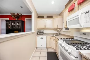 10 York Pl, Williston Park, NY 11596 - Photo 9