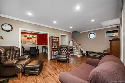 10 York Place, Williston Park, NY 11596 - Photo 3