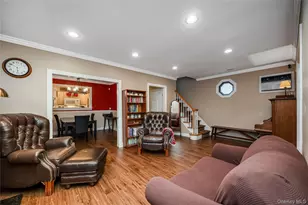 10 York Pl, Williston Park, NY 11596 - Photo 3