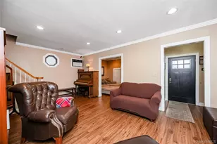 10 York Pl, Williston Park, NY 11596 - Photo 5