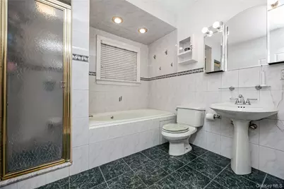 10 York Place, Williston Park, NY 11596 - Photo 17