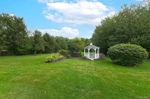 299 Pine Acre Blvd, Dix Hills, NY 11746 - Photo 21