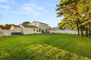 23 Blueberry Ln, Patchogue, NY 11772 - Photo 23