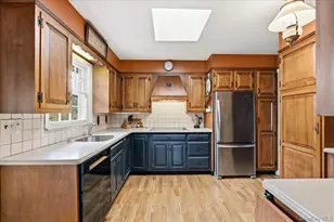 3075 Wilson Ave, Wantagh, NY 11793 - Photo 15