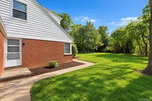517 E Shore Rd, Great Neck, NY 11024 - Photo 27