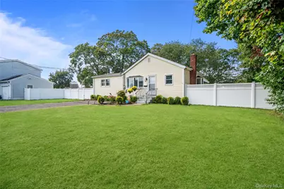 162 Carlls Path, Deer Park, NY 11729 - Photo 3