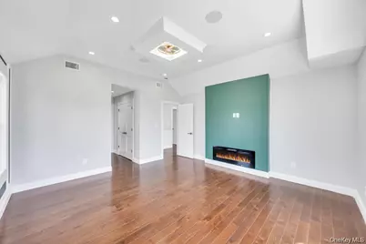 71 Cedar Street, Hicksville, NY 11801 - Photo 17