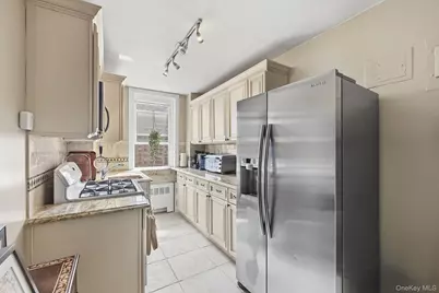 60 Knolls Crescent #10L, Bronx, NY 10463 - Photo 9