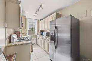 60 Knolls Crescent, Bronx, NY 10463 - Photo 9