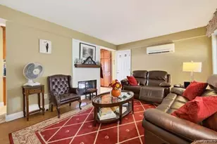 35 Hedge Ln, Westbury, NY 11590 - Photo 3