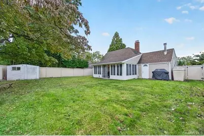 35 Hedge Lane, Westbury, NY 11590 - Photo 15