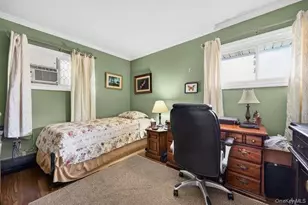 35 Hedge Ln, Westbury, NY 11590 - Photo 9