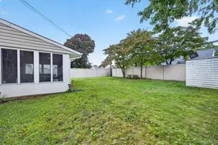 35 Hedge Ln, Westbury, NY 11590 - Photo 17