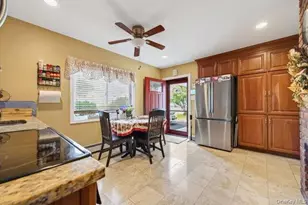 35 Hedge Ln, Westbury, NY 11590 - Photo 5