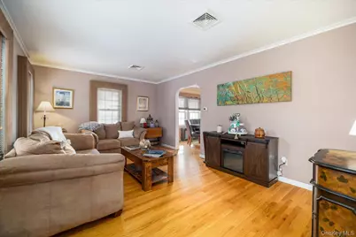 11 W 2nd Street, Freeport, NY 11520 - Photo 5