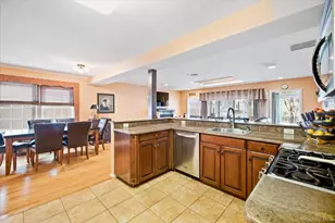 11 W 2nd St, Freeport, NY 11520 - Photo 9