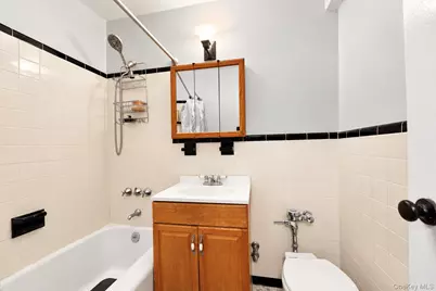 4 Sadore Lane #2W, Yonkers, NY 10710 - Photo 7