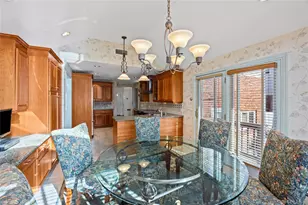 39 Stauber Dr, Plainview, NY 11803 - Photo 11