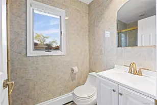 39 Stauber Dr, Plainview, NY 11803 - Photo 13