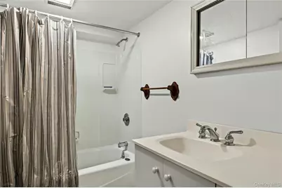 930 Tooker Avenue, West Babylon, NY 11704 - Photo 19