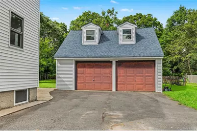 930 Tooker Avenue, West Babylon, NY 11704 - Photo 23