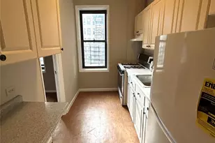 758 Brady Ct, Bronx, NY 10462 - Photo 3