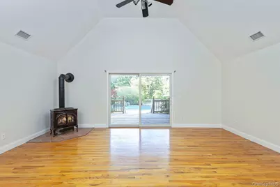 37 W Woodside Avenue, Patchogue, NY 11772 - Photo 7