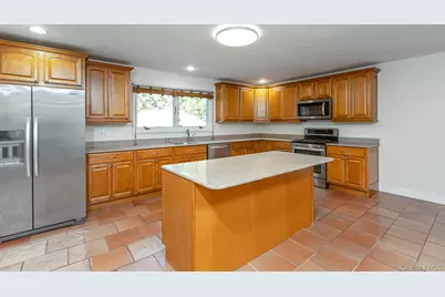 37 W Woodside Avenue, Patchogue, NY 11772 - Photo 13