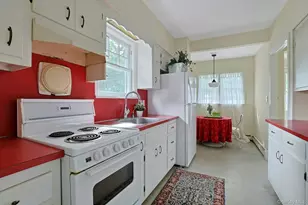 51 Roosevelt St, Pearl River, NY 10965 - Photo 11