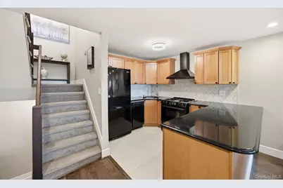 84-62 Austin Street #C3, Kew Gardens, NY 11415 - Photo 3