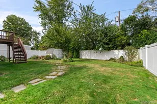 61 Hollyhock Rd, Levittown, NY 11756 - Photo 31