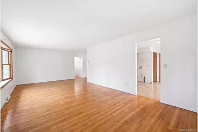 31 Woodland Drive, East Islip, NY 11730 - Photo 5