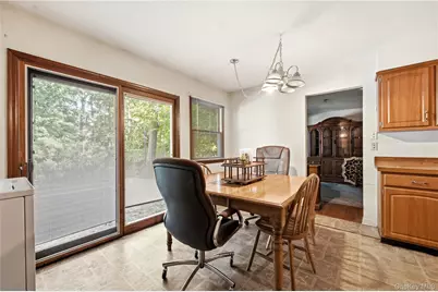 31 Woodland Drive, East Islip, NY 11730 - Photo 9