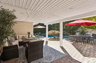 1650 James St, Merrick, NY 11566 - Photo 9