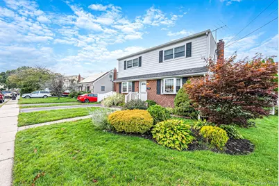 9 Cortelyou Street W, Huntington Station, NY 11746 - Photo 5