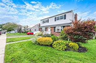 9 Cortelyou St W, Huntington Station, NY 11746 - Photo 5