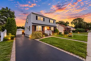 9 Cortelyou St W, Huntington Station, NY 11746 - Photo 3