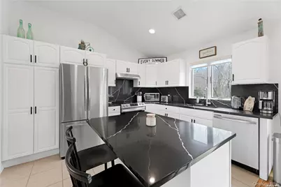 485 Sutton Place, Greenport, NY 11944 - Photo 15