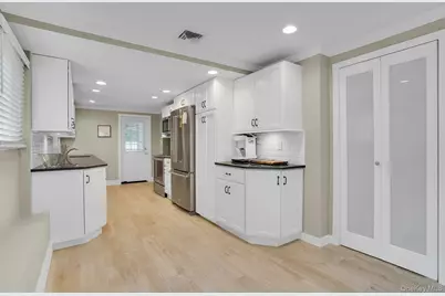 47 McArthur Lane, Smithtown, NY 11787 - Photo 23