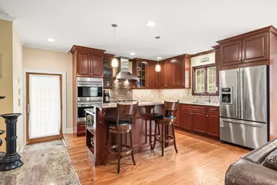 30 Astor Place, Williston Park, NY 11596 - Photo 13