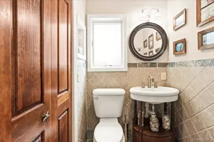 30 Astor Pl, Williston Park, NY 11596 - Photo 15