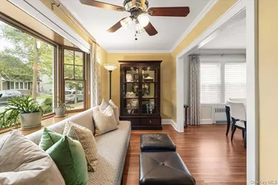 30 Astor Place, Williston Park, NY 11596 - Photo 9
