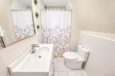 96 Van Cott Avenue, Hempstead, NY 11550 - Photo 17