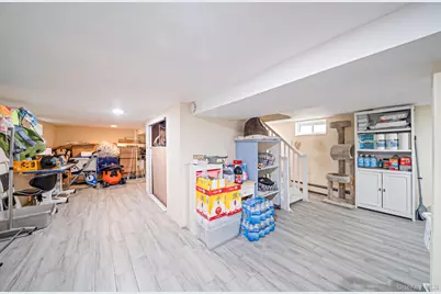 96 Van Cott Avenue, Hempstead, NY 11550 - Photo 25
