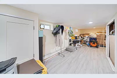 96 Van Cott Avenue, Hempstead, NY 11550 - Photo 23