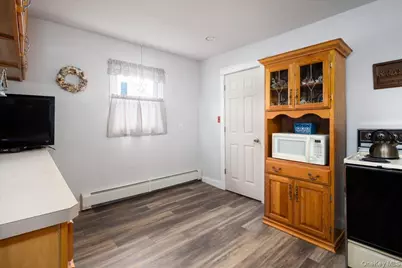 8 Park Circle N, Farmingdale, NY 11735 - Photo 7